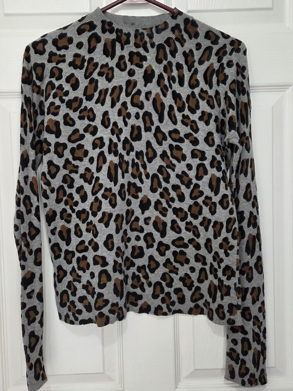Sfera Collection Gray Leopard Print Lightweight Knit Sweater Women Size Medium